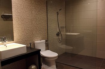 De'Corner Guest House Маланг Екстериор снимка