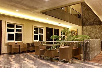De'Corner Guest House Маланг Екстериор снимка